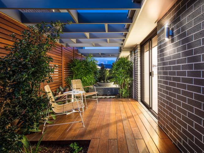 A small outside alfresco area off the dining room.