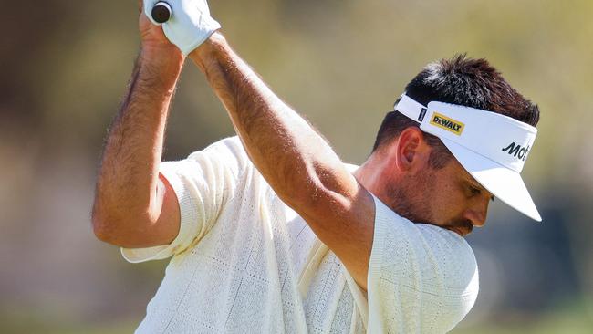 ORLANDO, FLORIDA - MARCH 07: Jason Day of Australia hits a tee shot on the 15th hole during the second round of the Arnold Palmer Invitational presented by Mastercard 2025 at Arnold Palmer Bay Hill Golf Course on March 07, 2025 in Orlando, Florida.   Mike Ehrmann/Getty Images/AFP (Photo by Mike Ehrmann / GETTY IMAGES NORTH AMERICA / Getty Images via AFP)