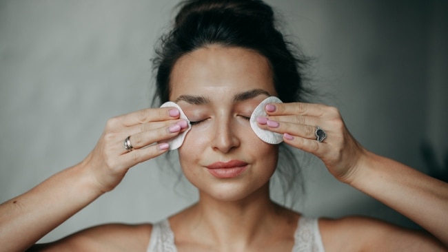 <h2>5. Take your make up off</h2><p>ALWAYS remove make up to let your skin breathe! I also buy facial mist spray and a moisturising face mask at the airport, then apply it during the flight. You guessed it - hydration baby!<strong><br /><br /></strong><em>Catrina McGrail, ex flight attendant and CEO of </em><em><u><a href="http://24hourslayover.com/">24 Hours Layover</a></u></em></p>