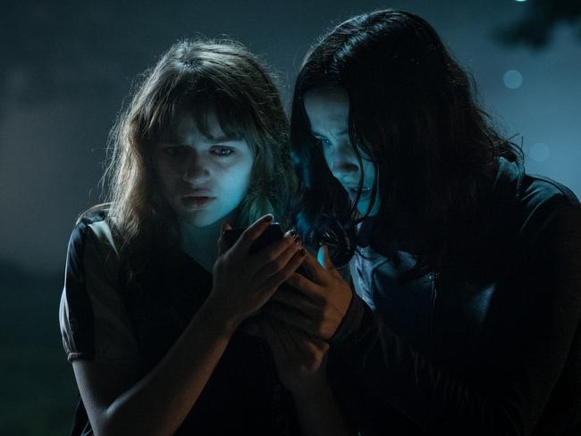 Joey King (Wren) and Julia Goldani-Telles (Hallie) in <i>Slender Man</i>.