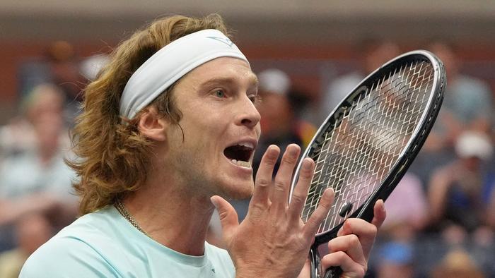 Russia's Andrey Rublev shouts in frustration during his men's singles round of 16 match against Bulgaria's Grigor Dimitrov on day seven of the US Open tennis tournament at the USTA Billie Jean King National Tennis Center in New York City, on September 1, 2024. (Photo by TIMOTHY A. CLARY / AFP)