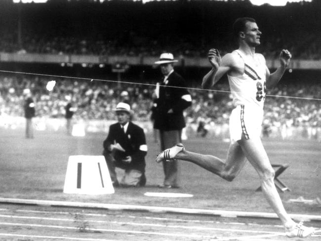 1956. Kevan Gosper (Australia).1956 Olympic Games. Melbourne Olympics. Melbourne Olympic Games. MCG. Athletics.