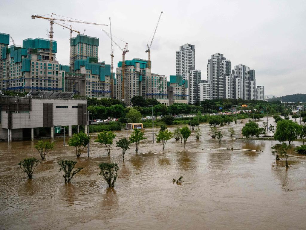 Images reveal devastating impact of floods in Seoul, South Korea Gold