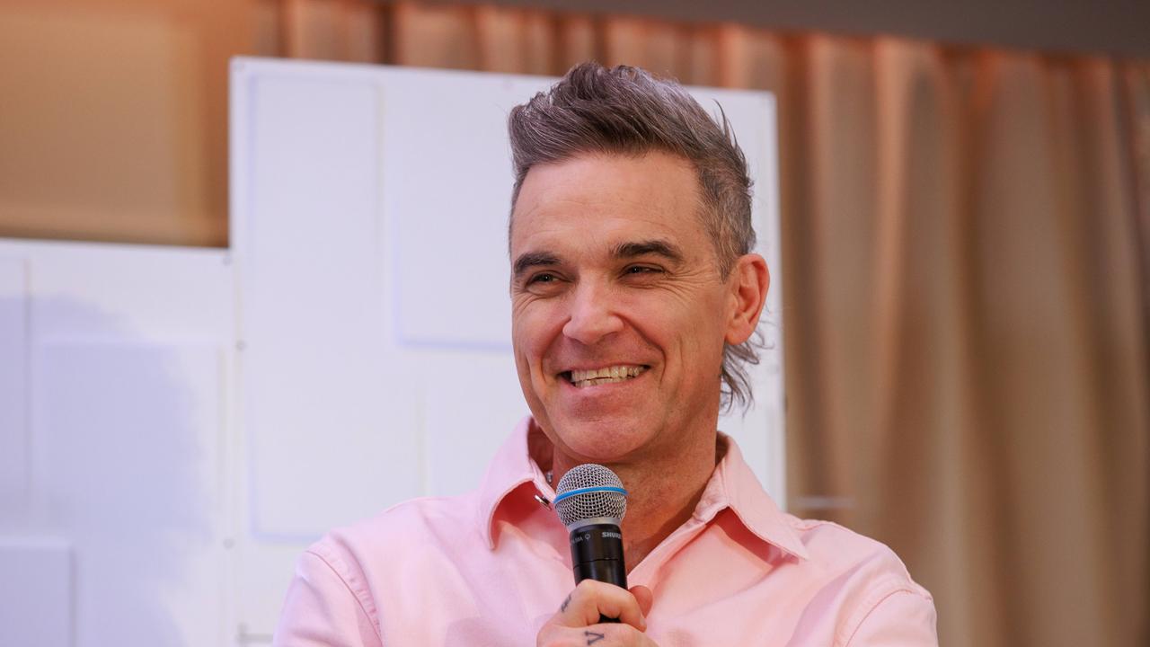 Robbie Williams’ tribute to John Farnham at Sydney gig for XXV tour