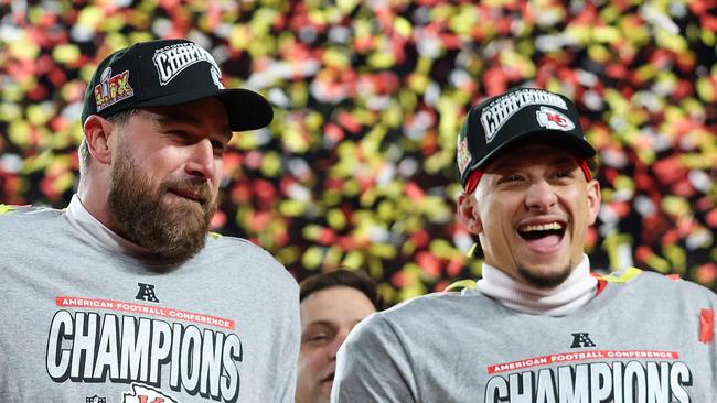 KANSAS CITY, MISSOURI – JANUARY 26: (L-R) Travis Kelce #87 of the Kansas City Chiefs holds the Lamar Hunt Trophy as he celebrates with Patrick Mahomes #15 after defeating the Buffalo Bills 32-29 in the AFC Championship Game at GEHA Field at Arrowhead Stadium on January 26, 2025 in Kansas City, Missouri. Jamie Squire/Getty Images/AFP (Photo by JAMIE SQUIRE / GETTY IMAGES NORTH AMERICA / Getty Images via AFP)