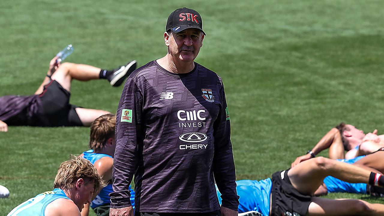 Ross Lyon stays sun smart. Picture: Ian Currie