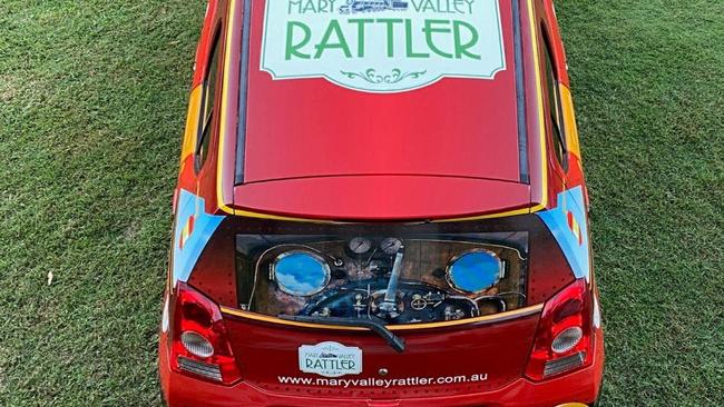 The Rattler sponsored the steam engine decoration of the car.