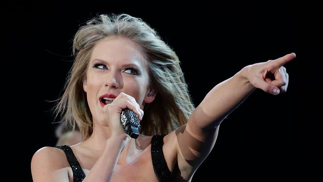 SYDNEY, AUSTRALIA - NOVEMBER 28: Taylor Swift performs during her '1989' World Tour at ANZ Stadium on November 28, 2015 in Sydney, Australia. (Photo by Mark Metcalfe/Getty Images)