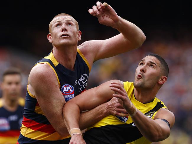 2017 AFL Grand Final. 30/09/2017. Adelaide vs Richmond at the MCG. Sam Jacobs and Shaun Grigg contest the boundary throw in . Pic: Michael Klein