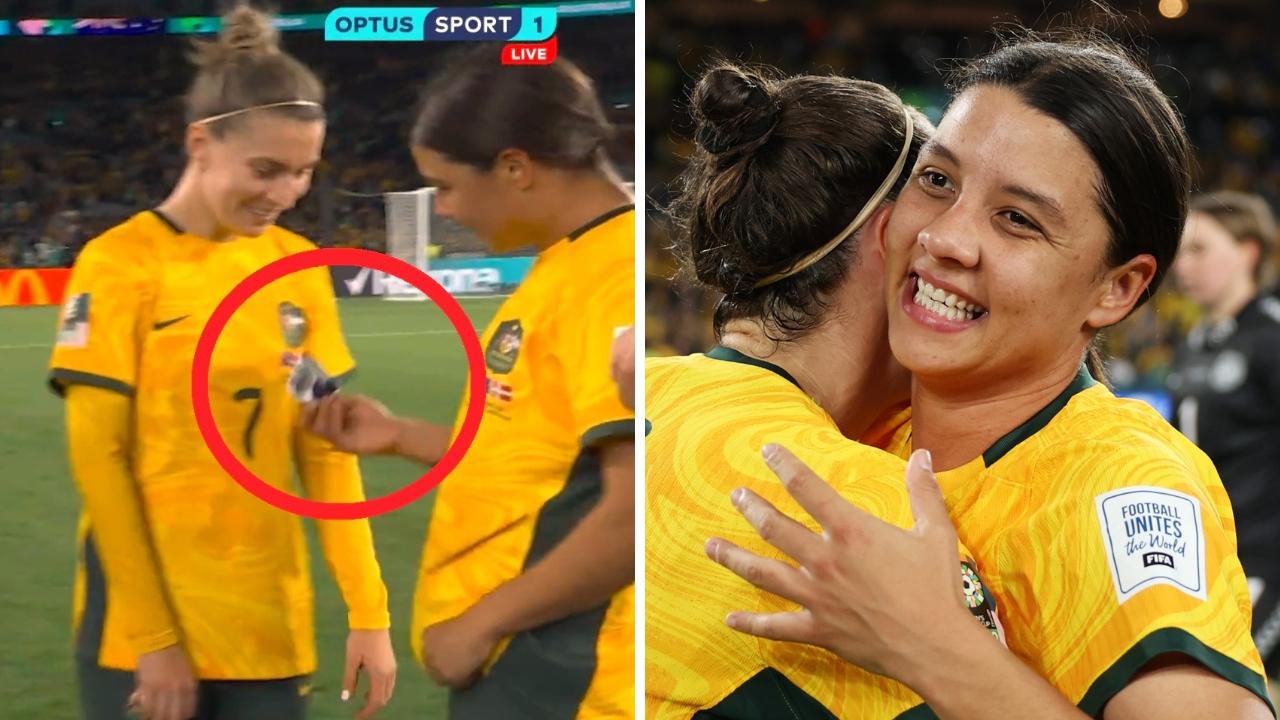 Sam Kerr hands over the armband to Steph Catley. Photo: Twitter, @OptusSport.