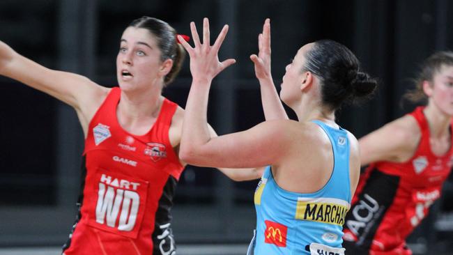 Ruby Series Netball 2024 prelim final between Brisbane North Cougars (red) and Gold Coast Titans (blue).