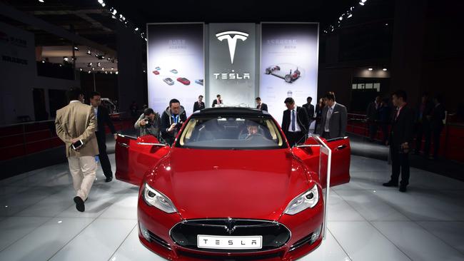 This April 20, 2015 file photo shows a Tesla Model S P85d car displayed at the 16th Shanghai International Automobile Industry Exhibition in Shanghai.  Global carmakers converge on China for the Shanghai auto show this week with the industry bracing for a sharp sales slowdown and potential price war as competition stiffens in the world's biggest car market. / AFP PHOTO / JOHANNES EISELE / TO GO WITH AFP STORY:  China-auto-show-automobile, ADVANCER by Dan Martin