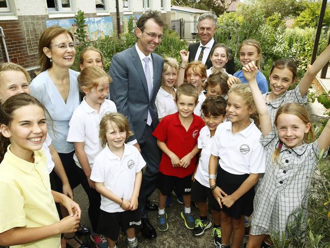 Vaucluse MP Gabrielle Upton with former Coogee MP Bruce Notley Smith and Bondi Public school Principal Michael Jones with students in 2016. Picture: John Appleyard
