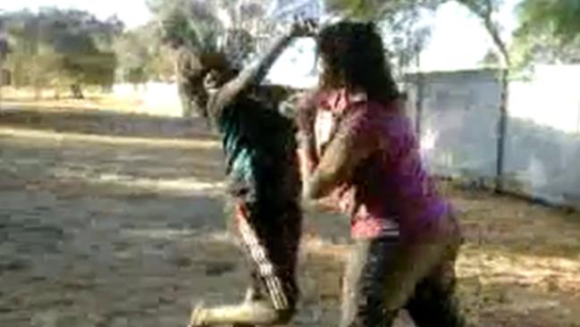 Two girls fight in Tennant Creek. (Pic: YouTube)