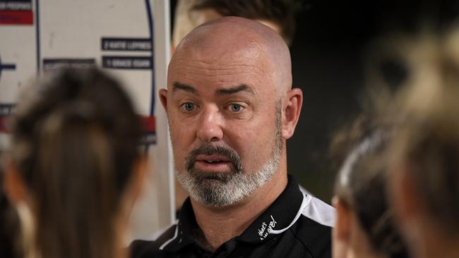 ALICE SPRINGS, AUSTRALIA - MARCH 14: Carlton Blues coach Daniel Harford speaks to his players during the round six AFLW match between the Melbourne Demons and the Carlton Blues at TIO Traeger Park on March 14, 2020 in Alice Springs, Australia. (Photo by Albert Perez/Getty Images)