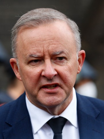Opposition Leader Anthony Albanese has called for the interval between the second vaccine and the booster shot to be reduced. Picture: NCA NewsWire / Daniel Pockett