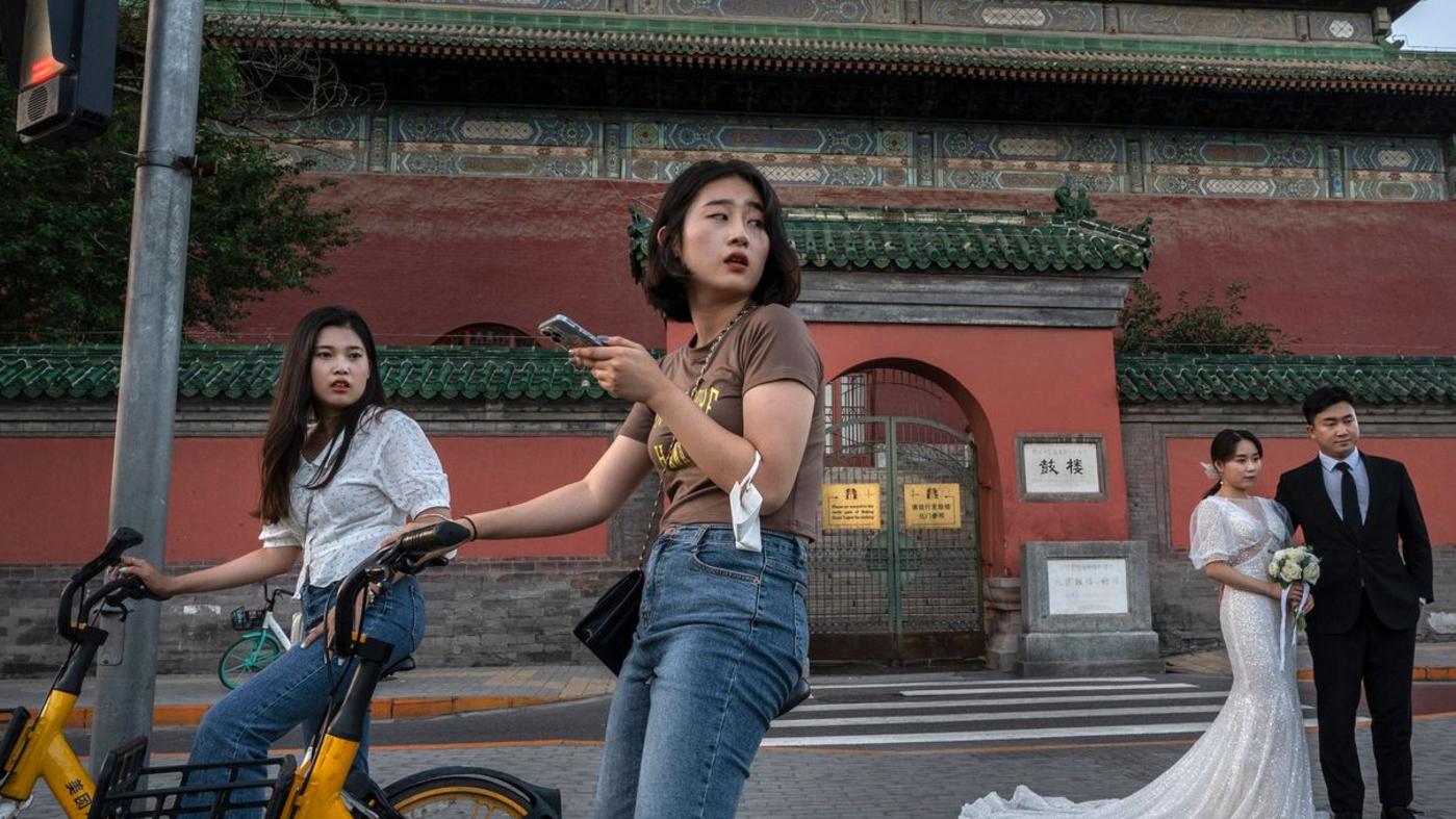 In China, Couples Wear Matching Outfits - WSJ