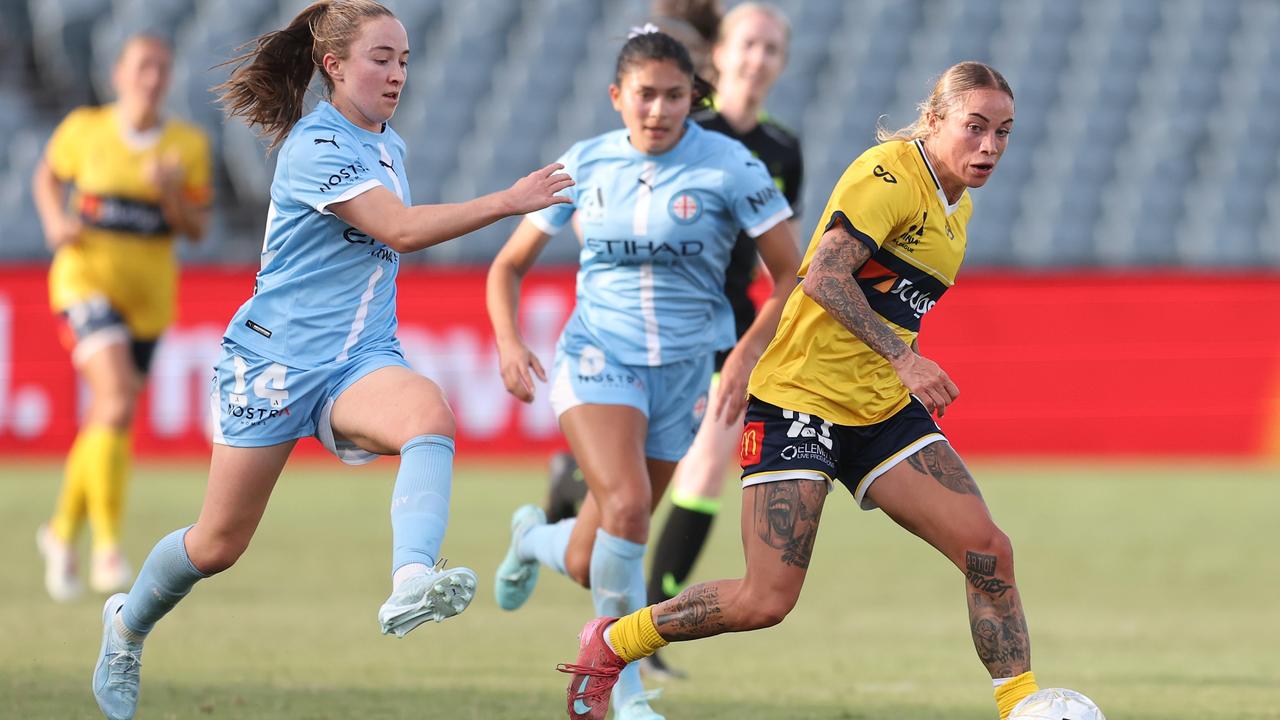 Marniers star Brooke Nunn holds possession as Melbourne City defenders pressure. Picture: Getty Images