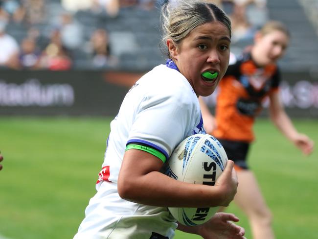 Asha Taumoepeau-Williams on the move for Canterbury. Picture: Warren Gannon Photography