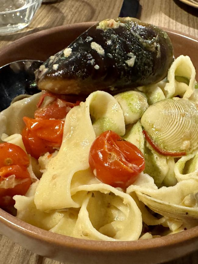 Mussel and vongole pasta.