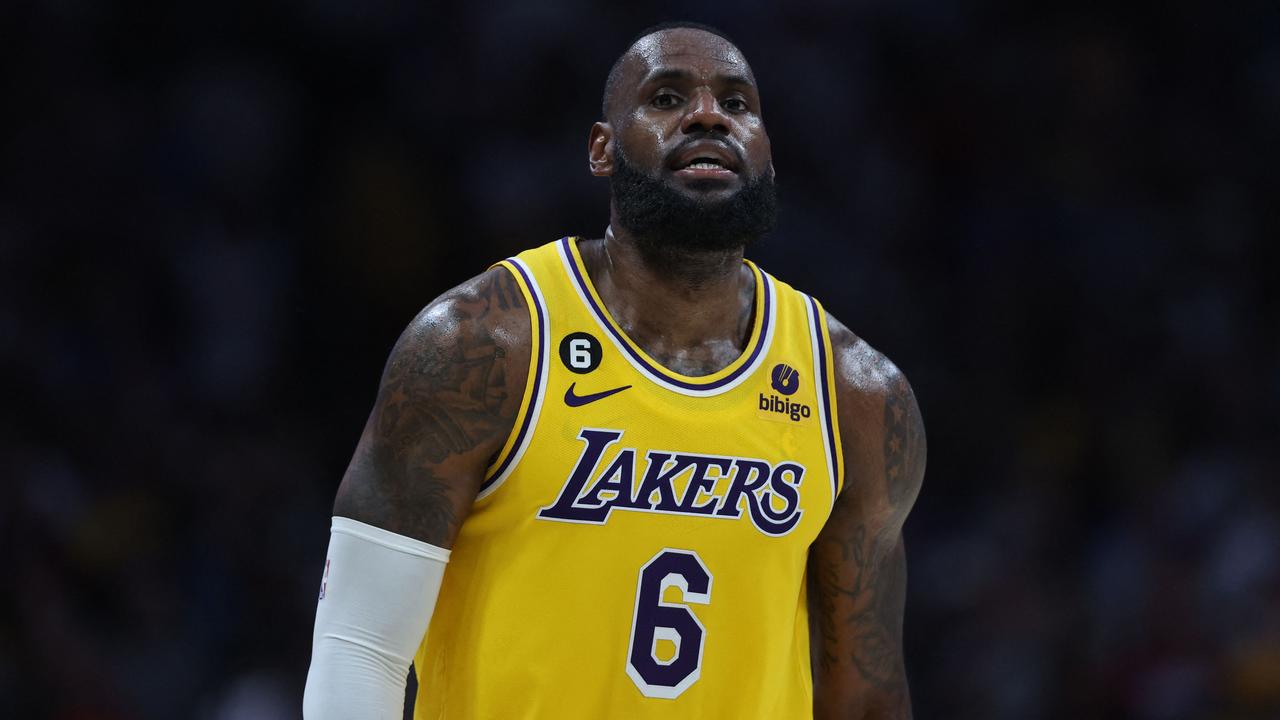 LeBron James will switch back to jersey number 23 'out of respect