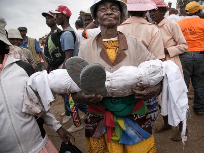 Madagascar Plague 2017: Outbreak Spreads After People Dig Up The Dead ...