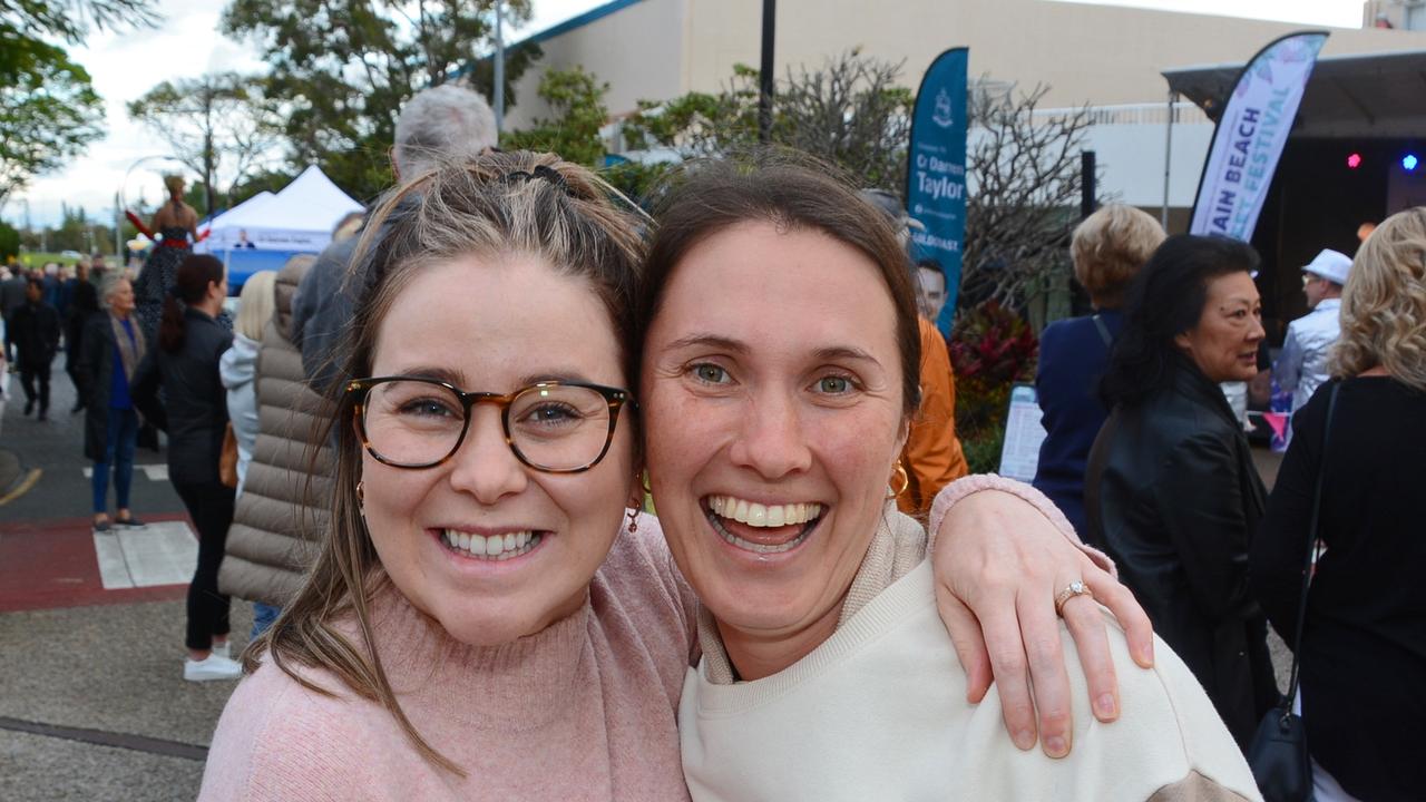 Maddie Vickers and Maddy Hole at Main Beach Street Festival, Main Beach. Pic: Regina King