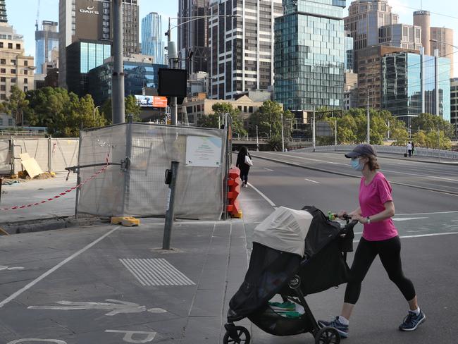 MELBOURNE, AUSTRALIA- NewsWire Photos FEBRUARY 17, 2021: A woman exercises  on day five of a COVID lockdown in Melbourne. Picture: NCA NewsWire/ David Crosling