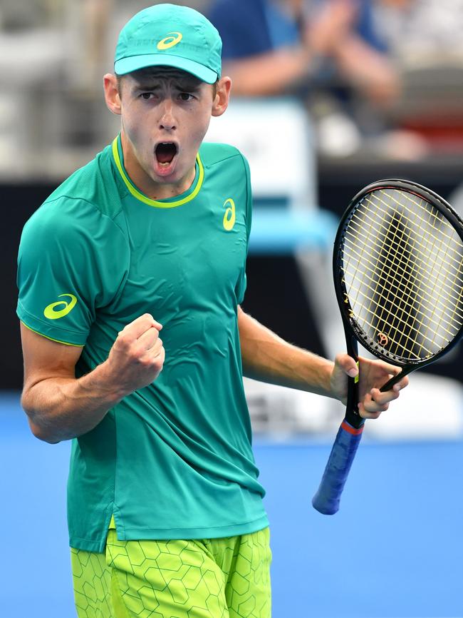 Alex De Minaur celebrates winning the first set.