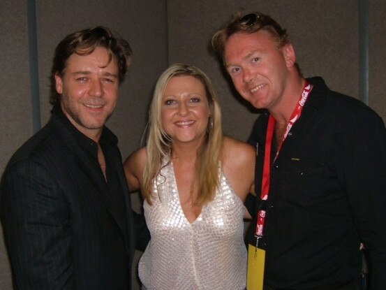 Bishop her late husband Peter Baikie and Russell Crowe in Tamworth in 2006.