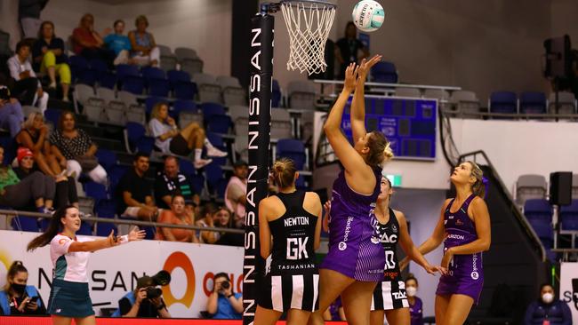 Donnell Wallam in action for the Queensland Firebirds in the pre-season Team Girls Cup in Melbourne at the weekend. Photo: Joanna Margiolis.