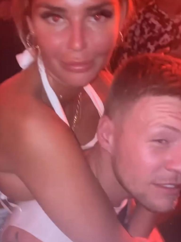 A video from Instagram shows Collingwood footballer Jordan Degoey partying in Bali with friends.