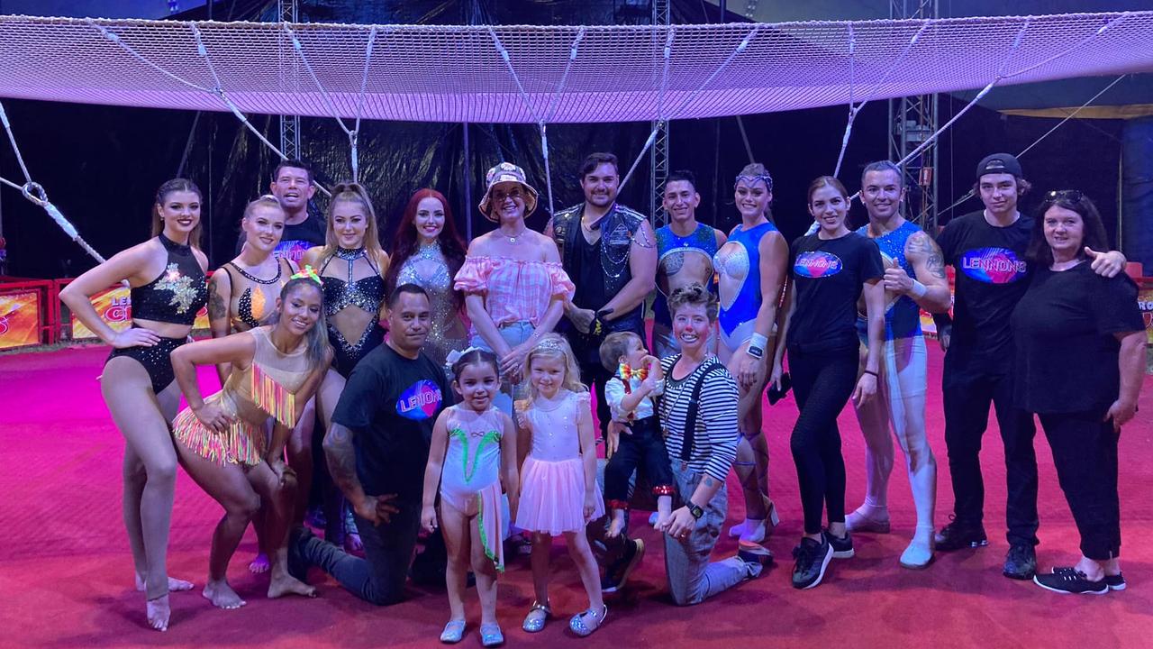 Katy Perry with Lennon Bros Circus performers in Port Douglas, Queensland. Photo: Facebook/ Lennon Bros Circus