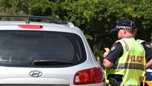 Police check on cars at the border. Picture: NCA NewsWire / Steve Holland.