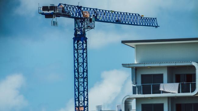 A Crane back on Darwins skyline as work progresses at the CDU City Campus. Picture: Glenn Campbell