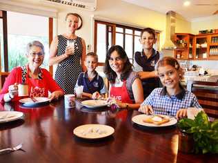 Mayor Jenny Dowell and NE Waste Education Coordinator Linda Tohver (left) enjoy a waste-free breakfast with Richmond Hill resident and Love Food Challenge participant Christine Freeman and her children (l-r) Sam, 7, Dylan, 11, and Jaimie, 9. Photo Contributed. Picture: Contributed