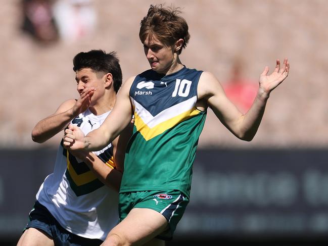 MELBOURNE, AUSTRALIA - SEPTEMBER 28: Thomas McGuane of Team Heppell kicks the ball under pressure from Felix Kneipp of Team Sloane during the Marsh AFL National Futures Boys match between Team Heppell and Team Sloane at Melbourne Cricket Ground, on September 28, 2024, in Melbourne, Australia. (Photo by Daniel Pockett/AFL Photos/via Getty Images)