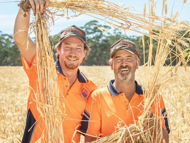 CROPS: Harvest Rob MountjoyRob Mountjoy is harvesting wheat on his farm at NeilboroughPICTURED:  Rob Mountjoy is harvesting wheat on his farm at Neilborough. L-R Jared Wilkinson and Rob Mountjoy.Picture: Zoe Phillips