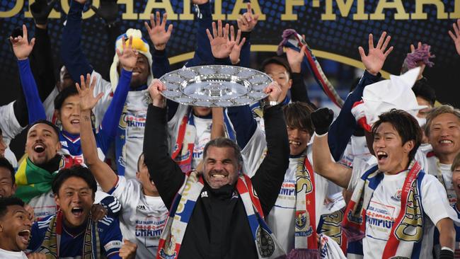 Ange Postecoglou hoists the trophy aloft after Yokohama F. Marinos’ title win. Picture: Masashi Hara/Getty Images.