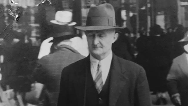 Rudolph Duerkop photographed on a Sydney street without his knowledge. Photo National Archives of Australia