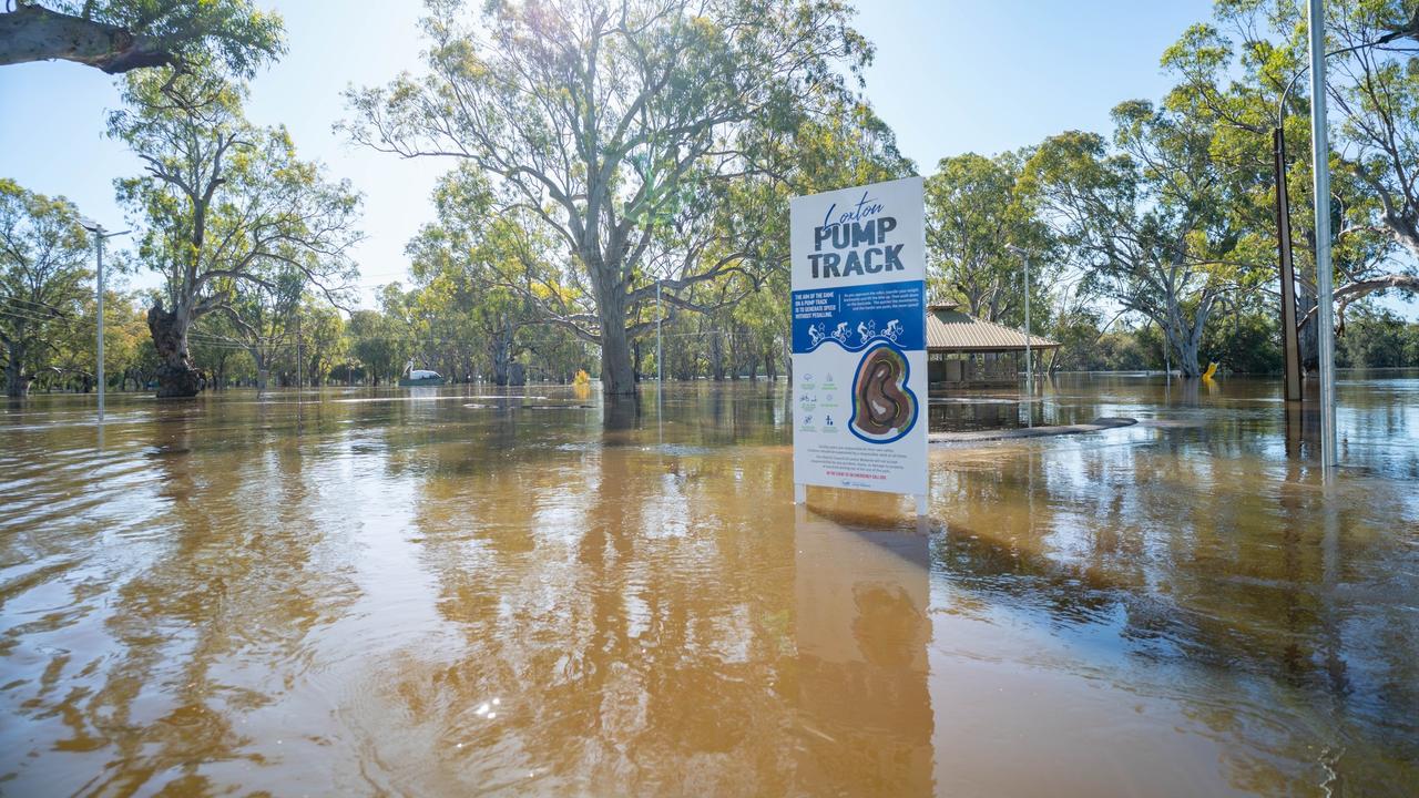 Floodwaters in Loxton. Picture: Murray River Pix