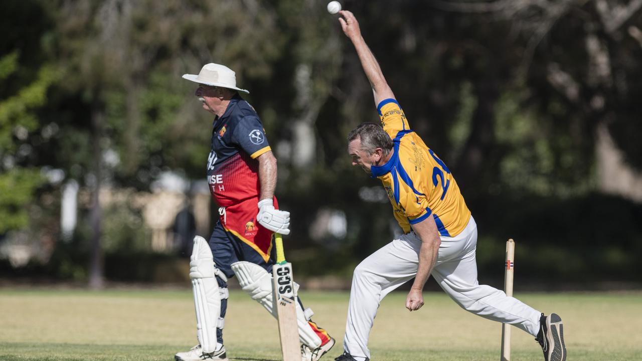 Tim Kruger bowls for Northern Brothers Diggers Gold. Picture: Kevin Farmer