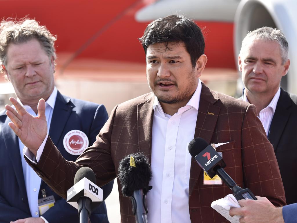 David Fox of Linfox, right with Air Asia chief executive Benjamin Ismail, centre, and former Avalon Airport chief executive Justin Giddings. Picture: Alan Barber