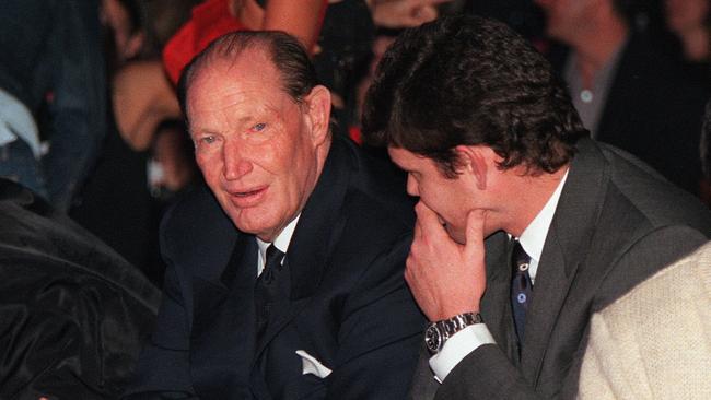 Kerry Packer with son James Packer at the Tigerlily parade — by James’ then-wife Jodhi Meares — in 2000.