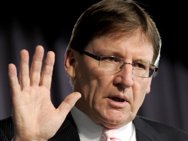 Chair of Universities Australia Professor Peter Coaldrake speaking at the National Press Club in Canberra, Thursday, March 4, 2010. Professor Coaldrake spoke on the 'Higher education revolution; Great ambition, challenging realities'.  (AAP Image/Alan Porritt)  NO ARCHIVING