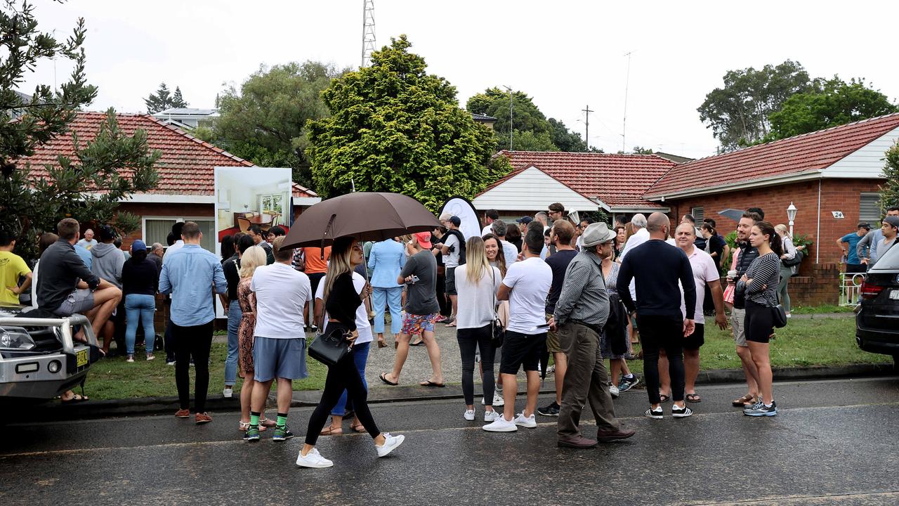 Auctions in Sydney can attract large crowds and even larger bidding. Picture: NCA NewsWire / Dylan Coker