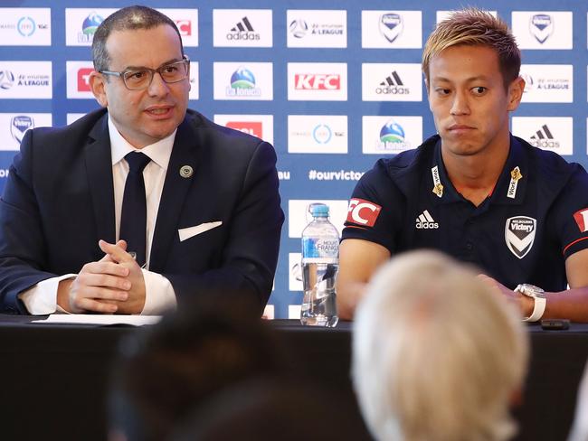 MELBOURNE, AUSTRALIA - AUGUST 15:  (L-R) Melbourne Victory Chairman Anthony Di Pietro, Keisuke Honda of the Victory and Melbourne Victory Head Coach Kevin Muscat attend a Melbourne Victory A-League press conference at AAMI Park on August 15, 2018 in Melbourne, Australia. The Japanese international has joined Melbourne Victory as a marquee player for the 2018/19 A-League season.  (Photo by Robert Cianflone/Getty Images)