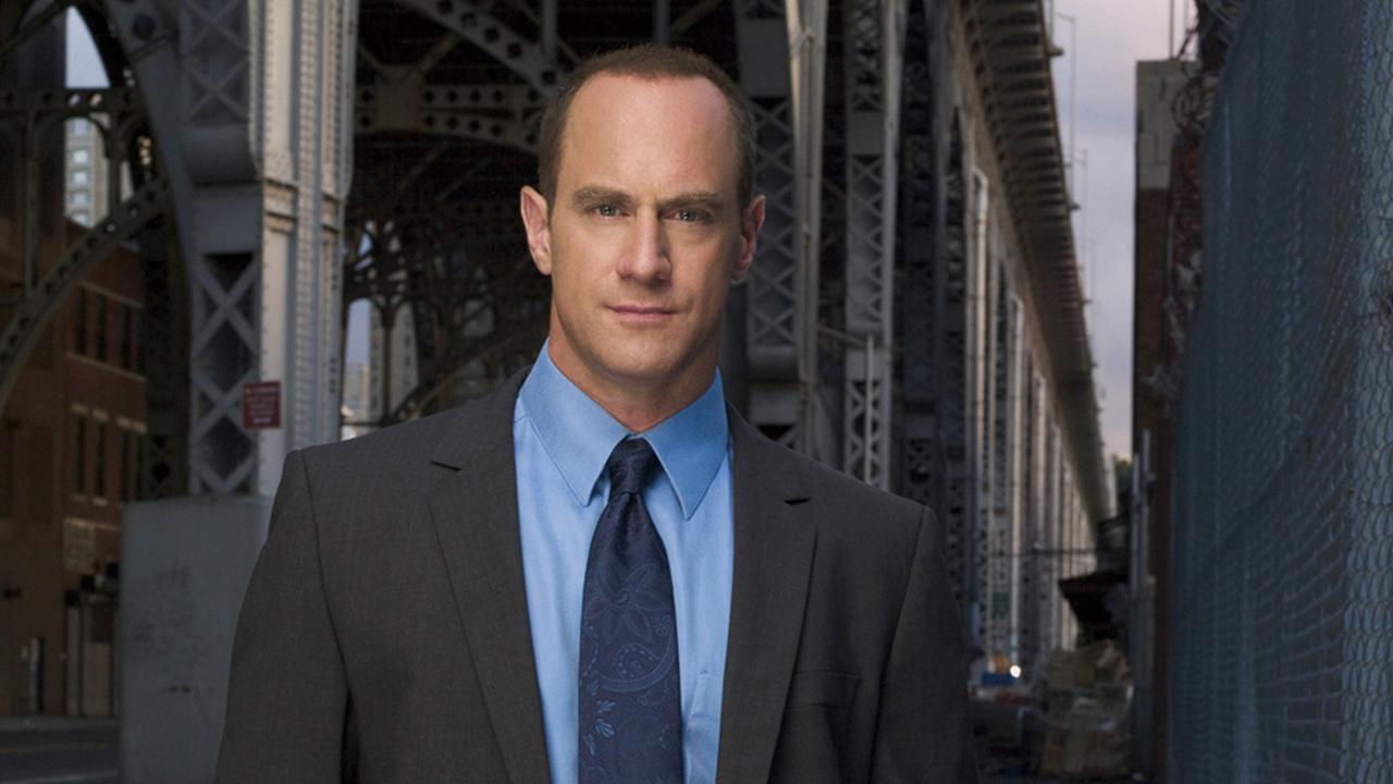 Chris Meloni‘s causing quite the stir on social media.