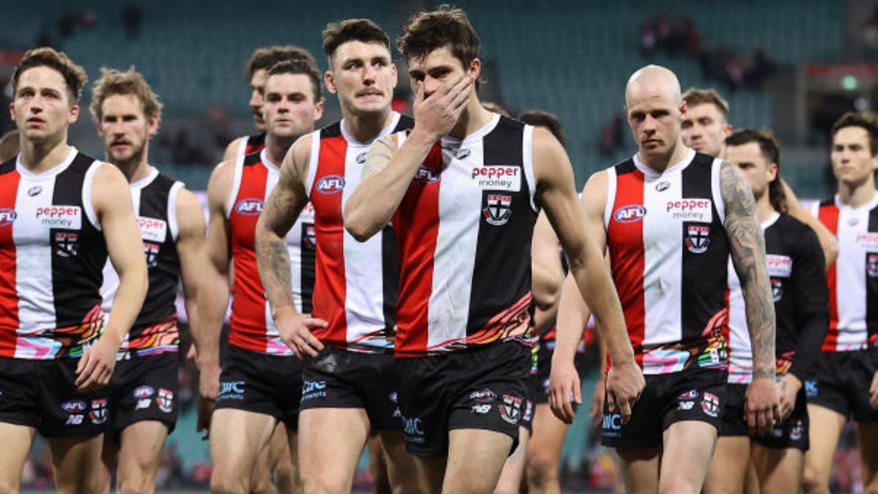 SYDNEY, AUSTRALIA - JUNE 25: Jack Steele of the Saints and team mates leave the field after losing the round 15 AFL match between the Sydney Swans and the St Kilda Saints at Sydney Cricket Ground on June 25, 2022 in Sydney, Australia. (Photo by Cameron Spencer/Getty Images)
