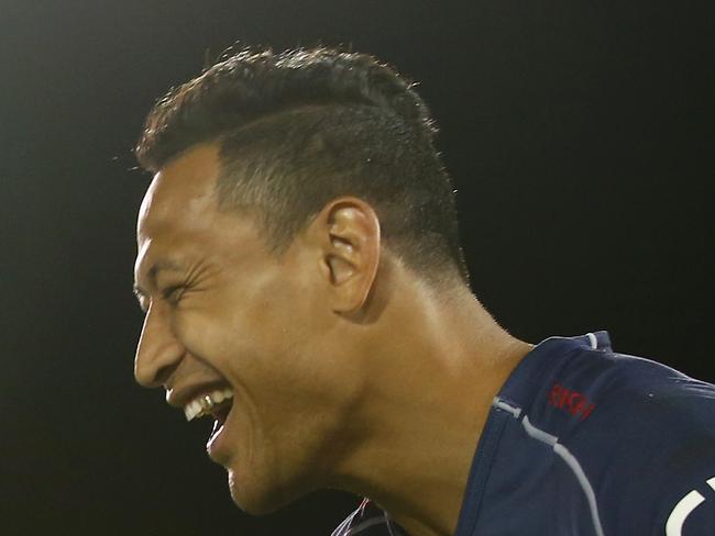 SYDNEY, AUSTRALIA - FEBRUARY 06: Sonny Bill Williams of the Chiefs and Israel Folau of the Waratahs share a joke after the Super Rugby trial match between the Waratahs and Chiefs at Campbelltown Sports Stadium on February 6, 2015 in Sydney, Australia. (Photo by Mark Kolbe/Getty Images)